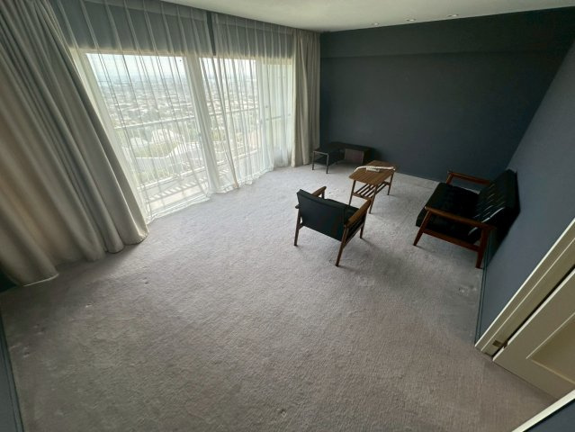 芦屋グランドハイツのロビー