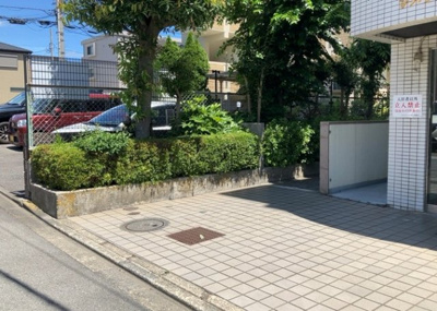 【中庭】 | シルフィード相武台 | 中庭（パティオ）とは、一つの建築物の内部に設けられた、壁などで囲われている庭のことを指します。コの字型、ロの字型が主流ですが、L字型の中庭もあります。最近では、インテリア性の高さからも人気があります。