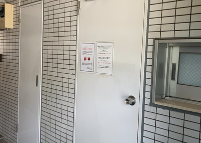 【受付】 | シルフィード相武台 | 受付はマンションコンシェルジュがいる場合もあれば、管理人が滞在する小部屋を総称して呼ぶことがあります。主にエントランスに設置されていることから、防犯面でも期待ができます。防犯設備がない場合はより安心！