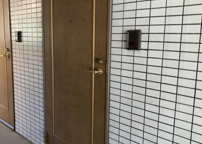 【防犯設備】 | シルフィード相武台 | 室内の防犯設備もチェックしましょう！モニター付きインターホンが設置されているか、防犯シャッターが設備されているか、ベランダに人が上がってきにくい高さかなどチェックしておくと入居後も安心できるでしょう。