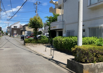 【外観】 | シルフィード相武台 | 隣家の土地はどうなっているのか、生活利便施設が近くにあるのか、学校まで近いかなど、お客様のライフスタイルにあわせたイメージが重要です。また、近くにあると困る施設が近くにないかも確認するといいでしょう。