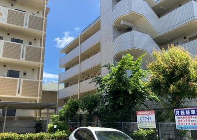 【構造・工法・仕様】 | シルフィード相武台 | ＳＲＣ造は強度や耐震性の面でもRC造と比べて優れています。そのため、10階建以上の高層または超高層マンションなどの建築にも多く採用されています。柱や梁などのサイズが小さくても高い耐震性を確保できます。