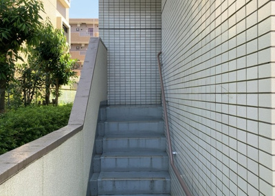 【内装】 | シルフィード相武台 | 共有部分は、住民なら誰もが使える設備のこと。例えば駐車場やエレベーター、インターネット設備、セキュリティ設備などがあります。他にも、マンションの廊下・外部階段やエントランス・ゴミ置き場などがあります。