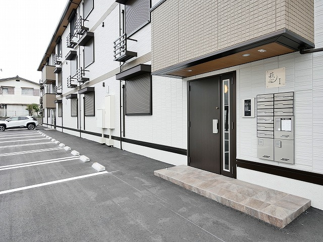 萩　Ⅰのエントランス|ゆとりのあるエントランスです