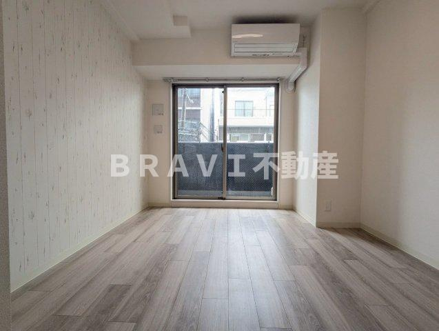 プレサンスOSAKA東中本エシデル BRAVI不動産の居間・リビング