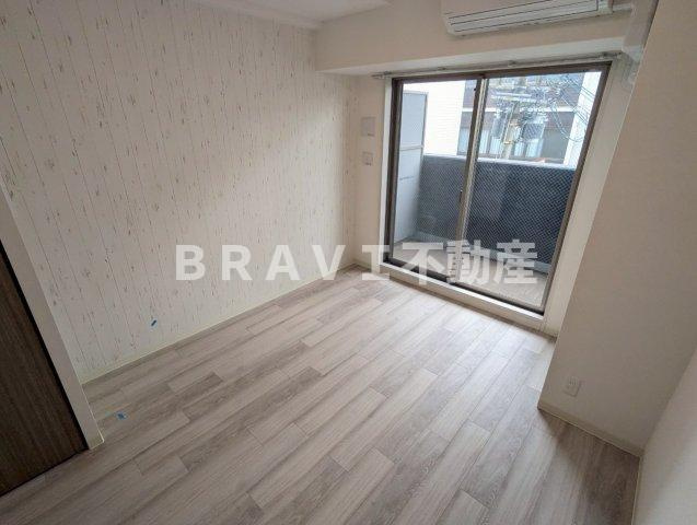 プレサンスOSAKA東中本エシデル BRAVI不動産の洋室