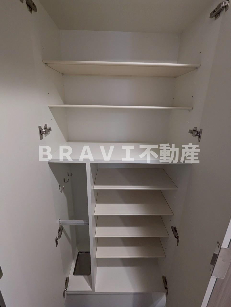 プレサンスOSAKA東中本エシデル BRAVI不動産の玄関