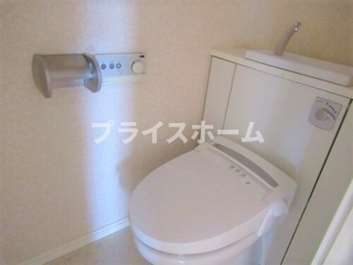 【トイレ】 | サヴォイマキシマイズ博多ステーション　★プライスホームなら仲介手数料が割引価格です★ | トイレ：温水洗浄機能付便座※前回募集時の写真２０１９年１０月撮影     （2019年10月撮影）