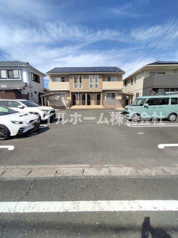 カーサ　クアトロの駐車場