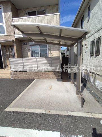 カーサ　クアトロの駐車場