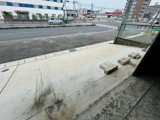 日月ビルの駐車場
