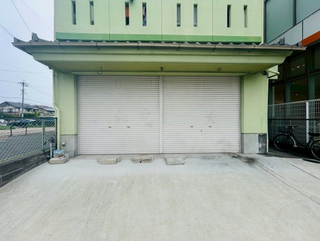 日月ビルの駐車場