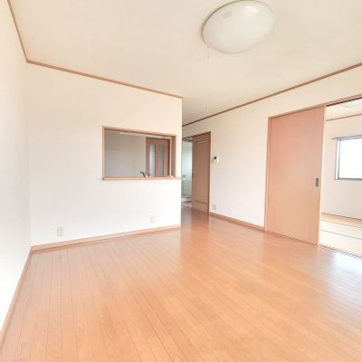 熊本市南区御幸西１丁目のアパートの居間・リビング