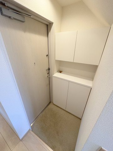 やまとやビルの玄関