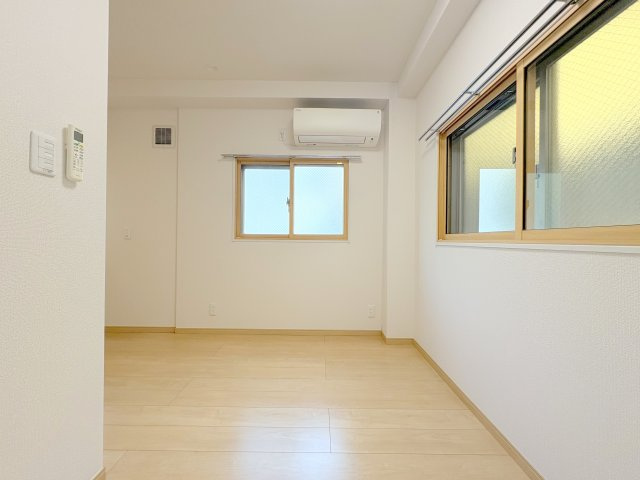 やまとやビルの内装