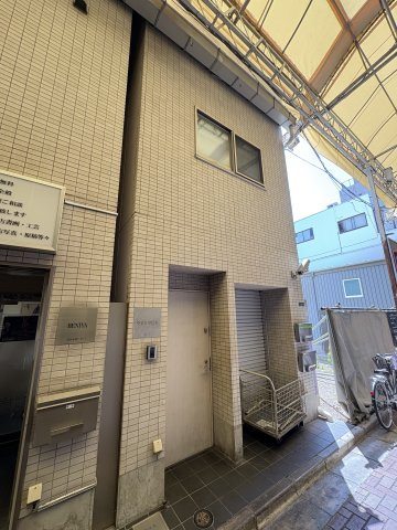 やまとやビルの外観