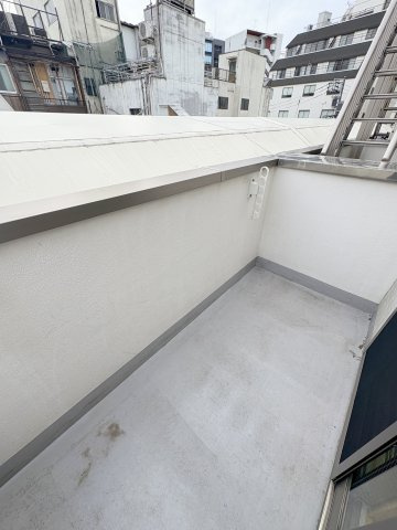 やまとやビルのバルコニー