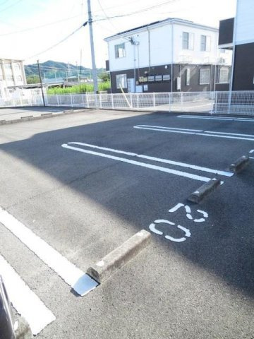 プレアヴェニューＥの駐車場|駐車場があります