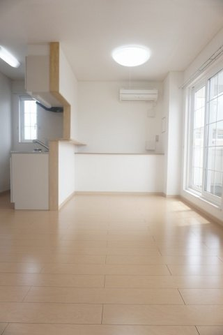 プレアヴェニューＥの居間・リビング|ゆったり過ごせる居間です