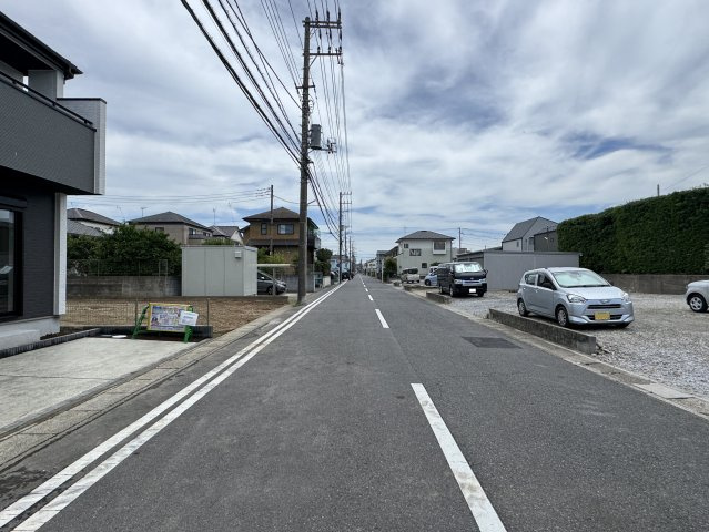 松戸市栄町８丁目新築戸建【旭町小学校：9分】の前面道路含む現地写真|南側前面道路・幅員約7.6ｍ