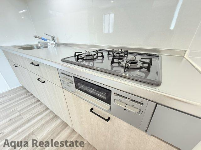 高松市今里町３階建てのキッチン|コンパクトなキッチンで掃除もラクラク