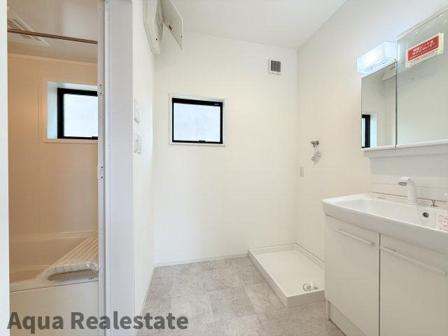 高松市今里町３階建ての独立洗面台|朝の支度にも助かる、独立の洗髪洗面化粧台