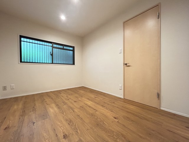 ◆令和７年２月リフォーム済みの美室◆南向き採光で専用庭付き◆周辺環境充実◆グラン・ドムール智恵光院の洋室|洋室