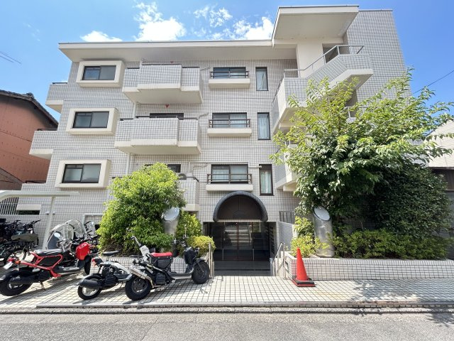◆令和７年２月リフォーム済みの美室◆南向き採光で専用庭付き◆周辺環境充実◆グラン・ドムール智恵光院の外観|外観