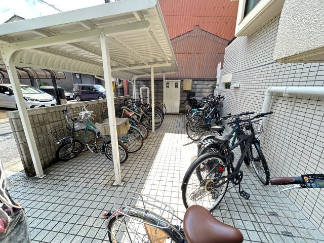 ◆令和７年２月リフォーム済みの美室◆南向き採光で専用庭付き◆周辺環境充実◆グラン・ドムール智恵光院の駐輪場|駐輪場