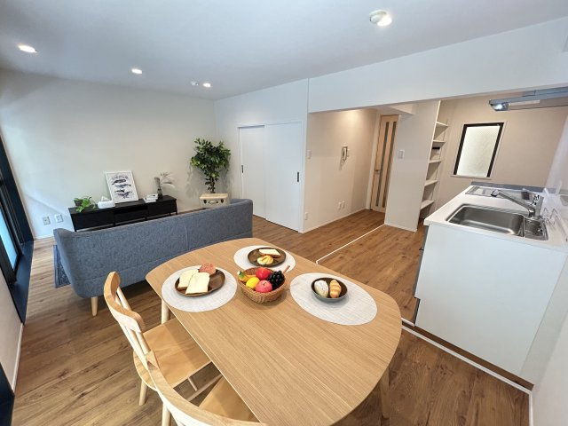 ◆令和７年２月リフォーム済みの美室◆南向き採光で専用庭付き◆周辺環境充実◆グラン・ドムール智恵光院の居間・リビング|リビング