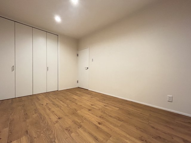 ◆令和７年２月リフォーム済みの美室◆南向き採光で専用庭付き◆周辺環境充実◆グラン・ドムール智恵光院の洋室|洋室