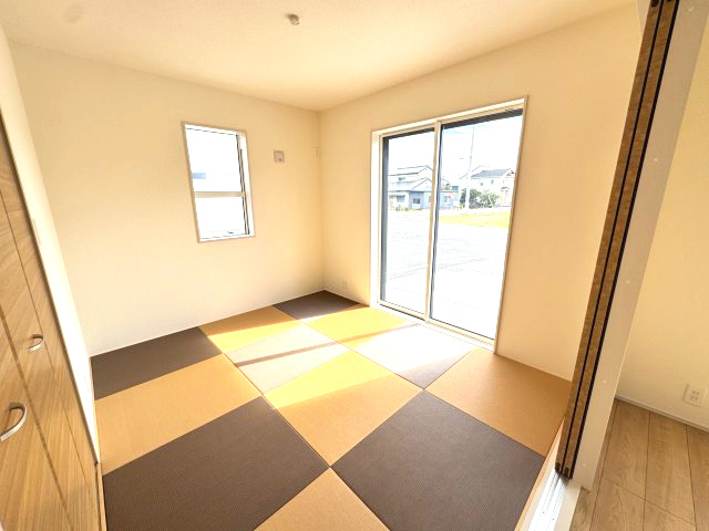 ブルーミングガーデン前橋市後家町３棟　1号棟　の和室|落ち着いた雰囲気の1階和室5.25帖です。い草香る和室はくつろぎスペースに最適ですよ♪