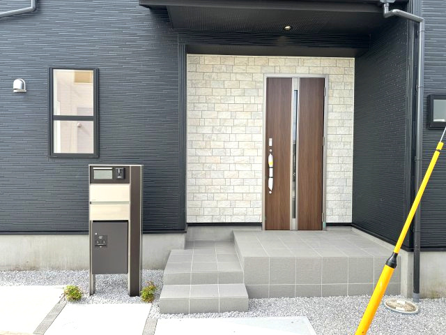 ブルーミングガーデン前橋市後家町３棟　1号棟　の玄関|毎日通る玄関はこちらです