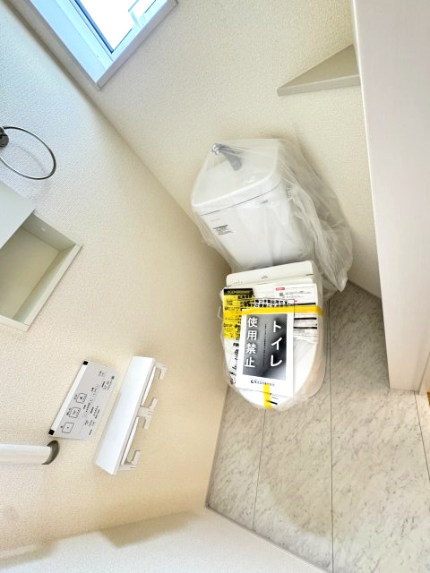 ブルーミングガーデン前橋市後家町３棟　1号棟　のトイレ|1階トイレです。清潔感のある白を基調としています。
温水洗浄・便座暖房機能の付いた快適なトイレです☆