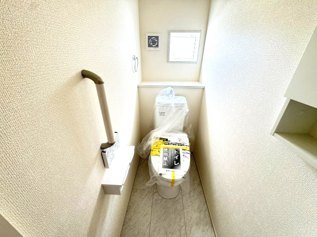 ブルーミングガーデン前橋市後家町３棟　1号棟　のトイレ|2階トイレです。清潔感のある白を基調としています。