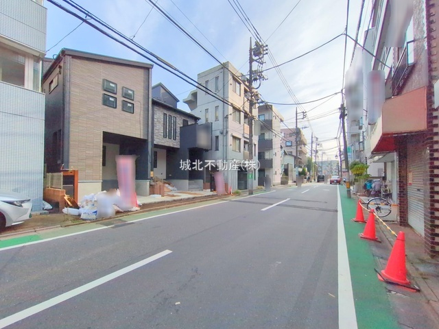 練馬区北町2丁目 全2棟 1号棟の前面道路含む現地写真
