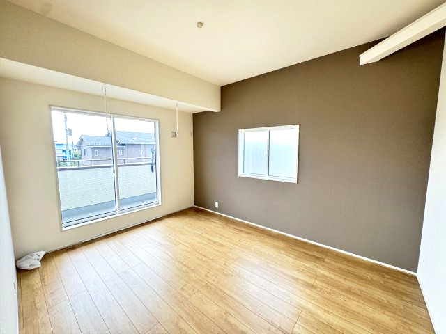 ブルーミングガーデン前橋市後家町３棟　2号棟　の洋室|２階洋室１です。室内物干し付きです♪