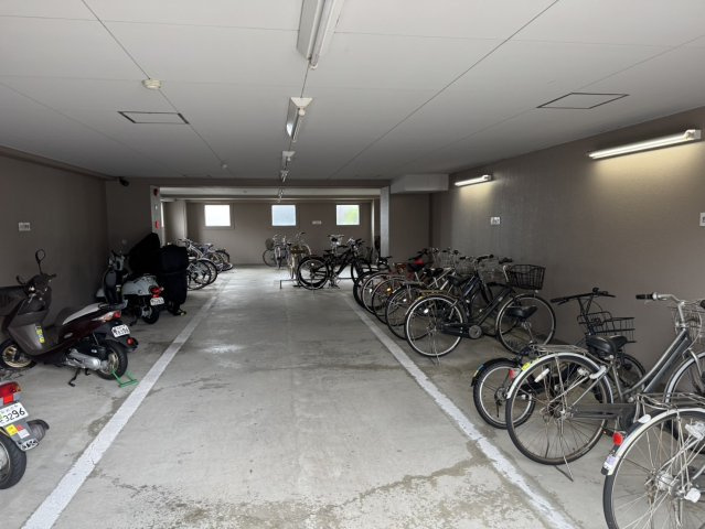 ライオンズマンション西岡崎【1303】の駐車場