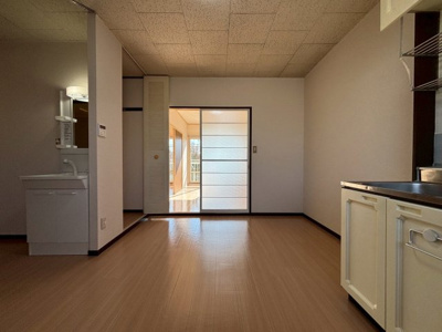 【居間・リビング】 | リバーパナハイツB | 使いやすい居間です