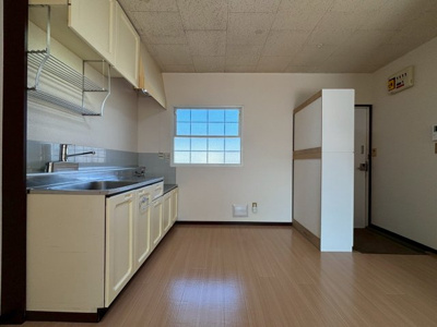 【居間・リビング】 | リバーパナハイツB | 居間です