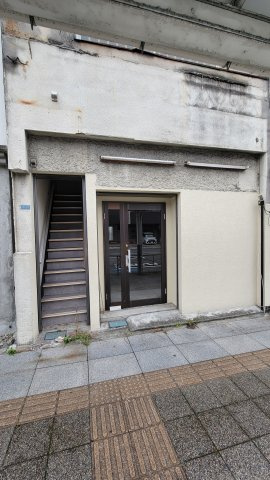 小田原市本町１丁目の店舗事務所のエントランス