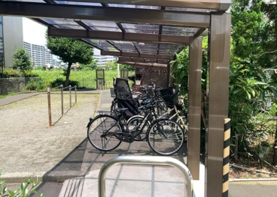 【駐輪場】 | 八王子セントラルマンション | マンションの駐輪場は、事前に空きがあるか確認を取ると安心です。せっかく入居したのに駐輪スペースがない！なんてことになったら大変ですよね。そこで、内見時や購入前にはまず事前に確認しておくと良いでしょう。