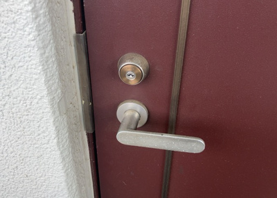 【防犯設備】 | 八王子セントラルマンション | 当然のことではありますが、オートロックやセンサーライト、ホームセキュリティーなどの防犯設備があれば、小さいお子様がいるご家庭も安心ですよね！まず物件購入の際は、防犯設備もチェックするようにしましょう。