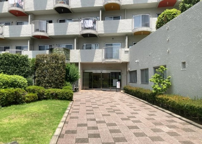 【構造・工法・仕様】 | 八王子セントラルマンション | ＲＣ造、Reinforced Concreteは直訳すると補強されたコンクリートです。主に柱や梁・床・壁が鉄筋とコンクリートで構成おり、鉄筋を組んだ型枠にコンクリートを流し込んで固めたものを指します。