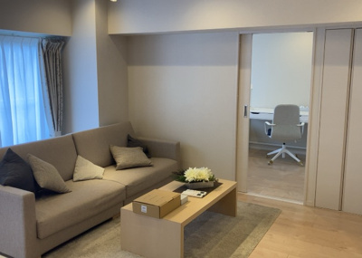 【居間・リビング】 | 八王子セントラルマンション | リビングの間取りの種類は大きくわけてリビングとダイニングが別になっているタイプ、リビングダイニング一体型です。どちらも一長一短ですので、家を選ぶ時はその両面をチェックして決めるようにしましょう。