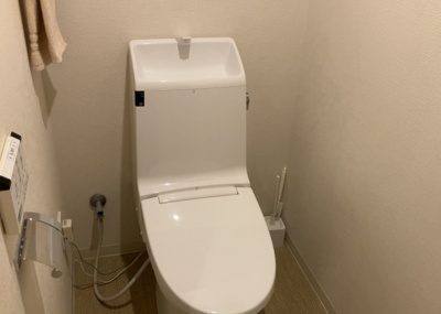 【トイレ】 | 八王子セントラルマンション | トイレは大きさや形、機能、抗菌性などが異なる多種多彩なタイプが各メーカーから出ています。それぞれに良さがあるため、事前にどういったタイプのトイレがいいのかをご家庭内で決めて、内見に行くといいでしょう。