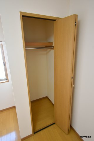 ミーテ江坂　仲介手数料無料の収納