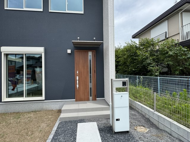 松戸市栄町西５丁目新築戸建【古ヶ崎小学校：7分】のエントランス|エントランス・玄関ポーチ