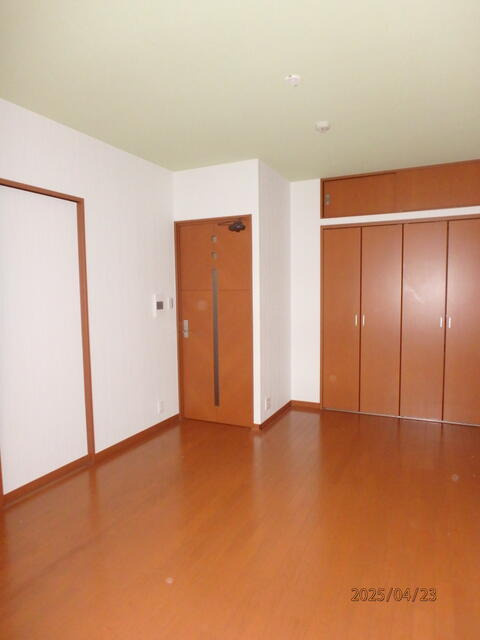 アール六本松駅前の居間・リビング