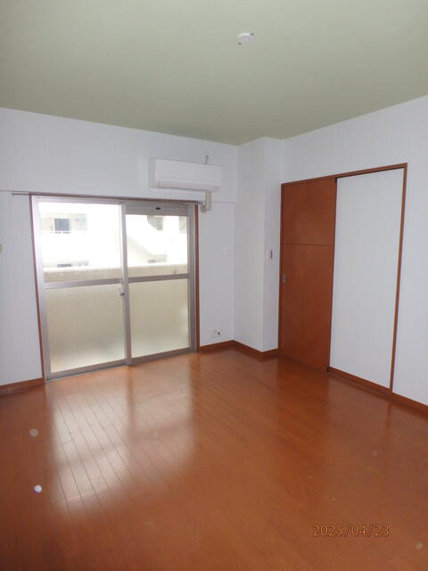 アール六本松駅前の居間・リビング